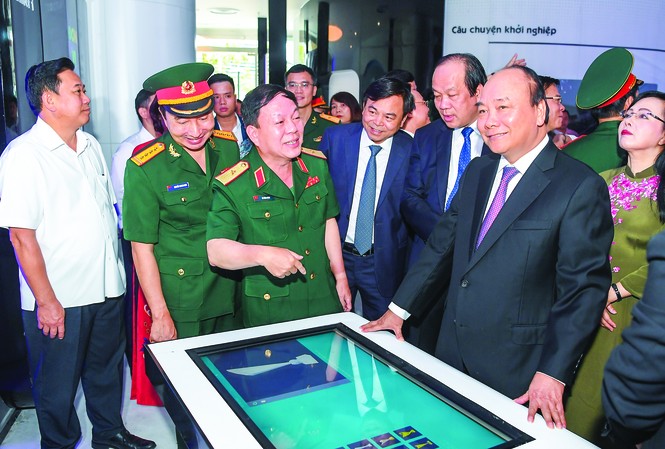 Không giới hạn - Kích hoạt các 'ông lớn' đột biến Thủ tướng thăm phòng truyền thống của Tập đoàn Viettel