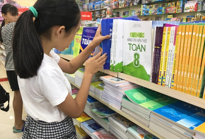 Thêm SGK của GS Hồ Ngọc Đại bị loại: Hội đồng thẩm định can thiệp quá sâu? Năm 2020 đủ SGK lớp 1 cho 9 môn học theo chương trình giáo dục phổ thông mới. Ảnh: Như Ý