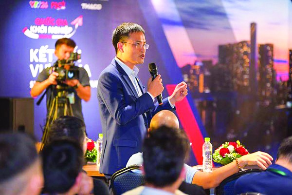 Khi 'cá mập' lao đao Trần Anh Vương cho rằng thất bại không đáng sợ. Từ những thất bại, anh muốn chia sẻ đến các bạn trẻ khởi nghiệp để có thể tránh bớt sai lầm. Ảnh: VNN