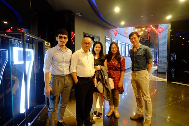 Kể chuyện làm phim 'Cánh đồng bất tận' Nhà văn Ngô Thảo (áo trắng, thứ hai từ trái sang), ông là người có nhiều đóng góp với những tác phẩm điện ảnh chuyển thể văn học
của công ty BHD