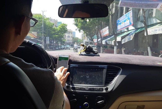 Tranh cãi chuyện Grab hoạt động tại Đà Nẵng Xe ôtô sử dụng ứng dụng grap đón trả khách tại Đà Nẵng