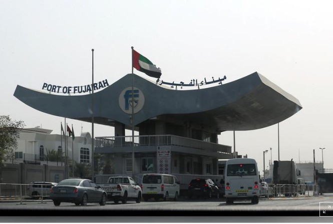 Liên tiếp tàu hàng bị tấn công ở Trung Đông Bên ngoài cảng Fujairah, UAE, ngày 13/5. ảnh: Reuters
