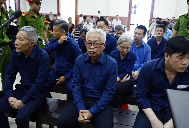 'Đại án' DongABank: Vũ 'Nhôm' - Trần Phương Bình cùng đối chất Phiên tòa hiện đang vào phần xét hỏi. Ảnh: Tân Châu