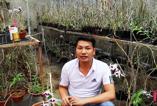 Bí kíp làm từ thiện của Tư Chuối Anh Quốc Tư livestream hướng dẫn cách chăm sóc hoa lan