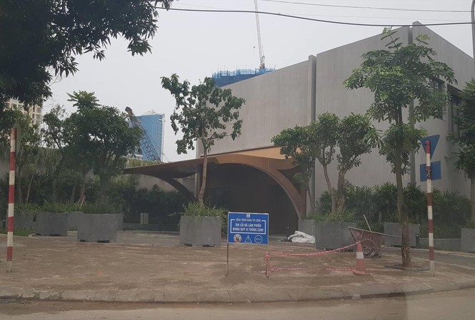 Dự án 'đất vàng' 9.000m2 xây dựng không phép? Công trình nhà điều hành của dự án. Ảnh: Trần Hoàng