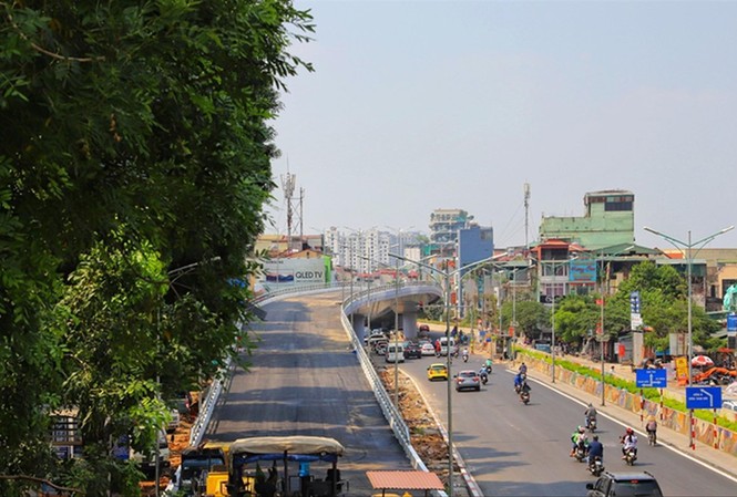 Dự án ở Hà Nội mất hơn 7 tháng chỉ để lo thủ tục Cầu vượt tại nút giao An Dương - đường Thanh Niên - một dự án trọng điểm của Hà Nội cũng bị chậm 2 tháng vì bất cập trong cơ chế phối hợp