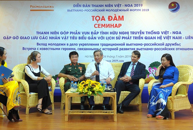 Tuổi trẻ Việt - Nga hiến kế thúc đẩy tình hữu nghị Các khách mời chia sẻ về những kỷ niệm gắn bó Việt Nam, LB Nga tại chương trình. Ảnh: Xuân Tùng