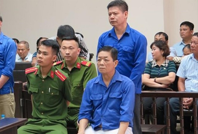 Xét xử nhóm cưỡng đoạt tài sản ở chợ Long Biên: Bị hại sợ bị trả thù Nguyễn Kim Hưng được ngồi khai báo vì lý do sức khỏe