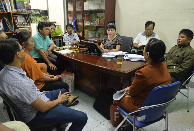 Sập bẫy Tập đoàn Hoàng Gia: Nạn nhân liên tỉnh bật khóc Nghe các nạn nhân trình bày tại Văn phòng Ban đại diện báo Tiền Phong khu vực Tây Nguyên