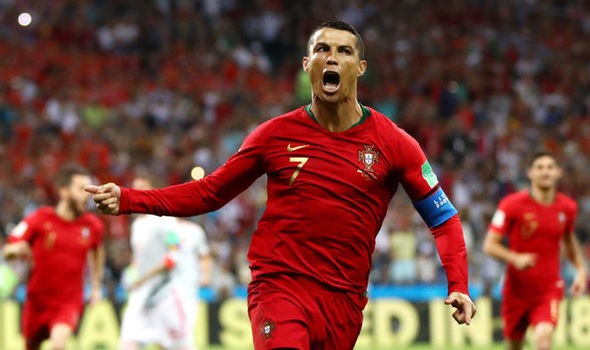 HLV Morocco: Từ 'phi thường' không diễn tả được Ronaldo Herve Renard thừa nhận không thể ngăn cản Ronaldo.