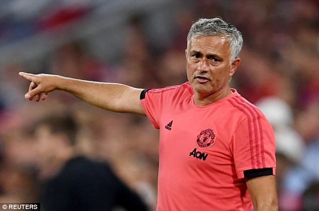 M.U mất bộn tiền nếu sa thải HLV Mourinho HLV Jose Mourinho