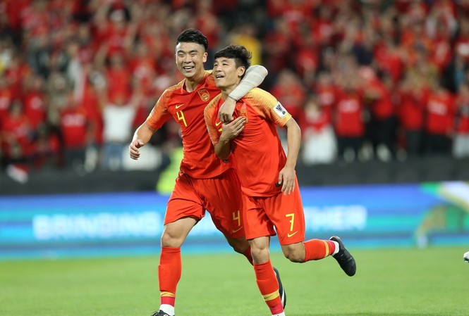Đè bẹp Philippines, Trung Quốc chính thức vào vòng 1/8 Asian Cup 2019 Wu Lei (số 7) lập cú đúp vào lưới Philippines