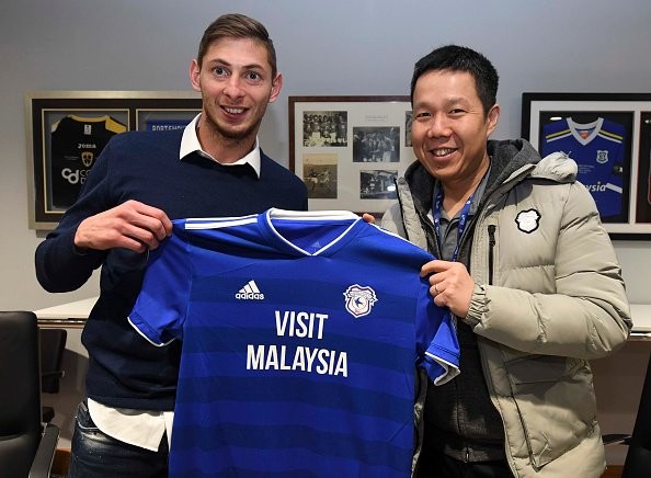 Chuyên cơ chở tân binh đắt giá Ngoại hạng Anh mất tích Emiliano Sala vừa ký hợp đồng với Cardiff City vào thứ 7 tuần trước