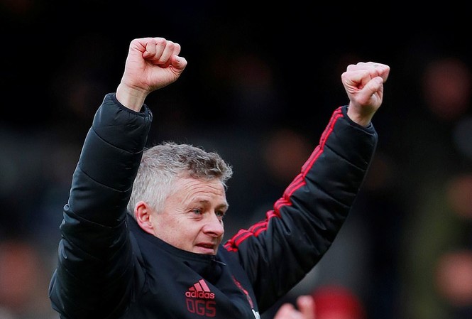 HLV Solskjaer đã thắng nhiều hơn Mourinho ở mùa này HLV Solskjaer ăn mừng chiến thắng trước Fulham