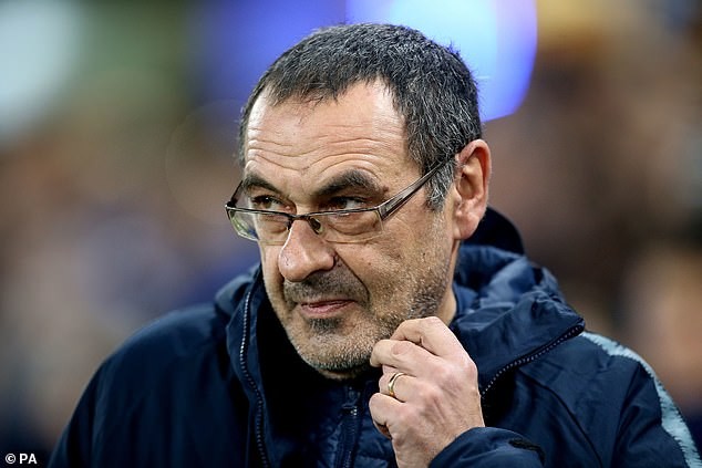 Chelsea thua sốc, HLV Sarri chối bỏ trách nhiệm HLV Maurizio Sarri