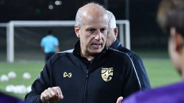 Thảm bại trước U23 Việt Nam, 'ghế nóng' HLV U23 Thái Lan thế nào? HLV Alexandre Gama vẫn được người Thái ủng hộ