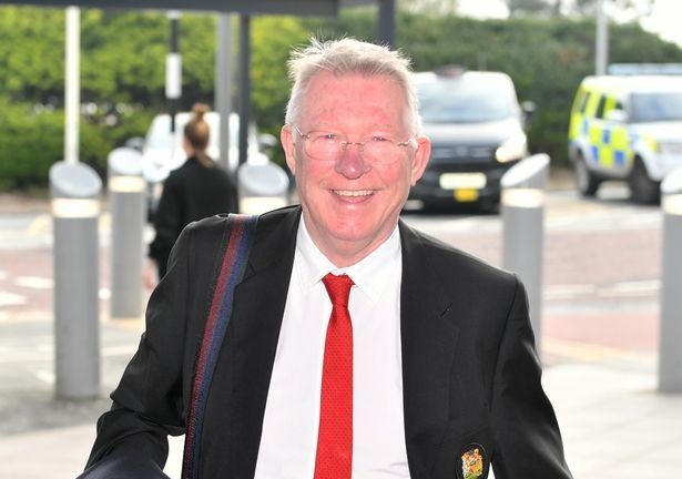 ‘Quân sư đặc biệt’ cùng M.U hành quân đến Barcelona Sir Alex Ferguson rạng rỡ cùng M.U bay đến Barcelona