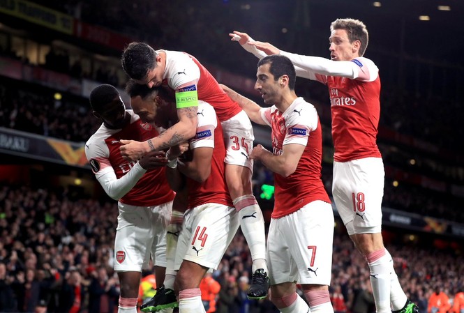 Kết quả Europa League: Arsenal thắng ngược, Chelsea giành lợi thế Aubameyang ăn mừng cùng đồng đội