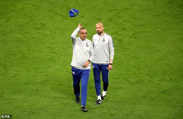HLV Chelsea bốc hỏa vì học trò cãi nhau trước chung kết HLV Maurizio Sarri nổi giận rời sân tập của Chelsea.