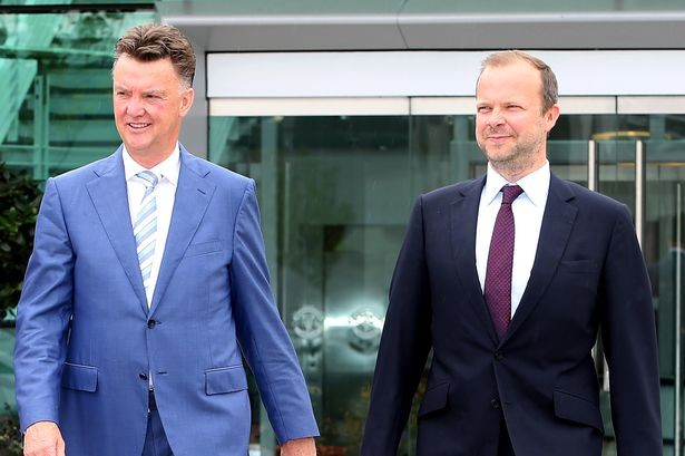 Cố nhân Van Gaal nói thẳng nguyên nhân khiến M.U lụi bại Louis van Gaal cho rằng M.U thất bại vì lãnh đạo không hiểu gì về bóng đá