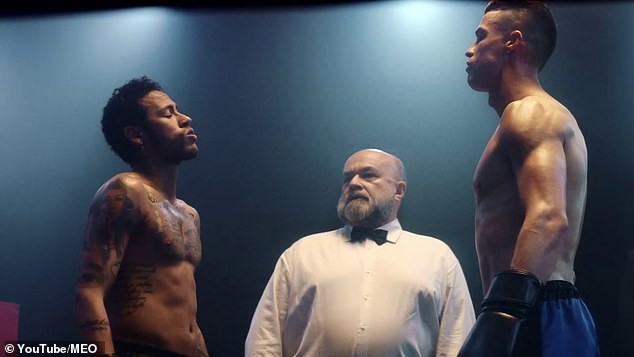 Ronaldo và Neymar bất ngờ thượng đài... đấm bốc Ronaldo và Neymar bất ngờ thượng đài... đấm bốc