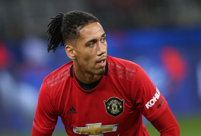 Thêm một ngôi sao bất ngờ rời M.U đến Serie A Chris Smalling sẽ chia tay M.U vào phút chót.