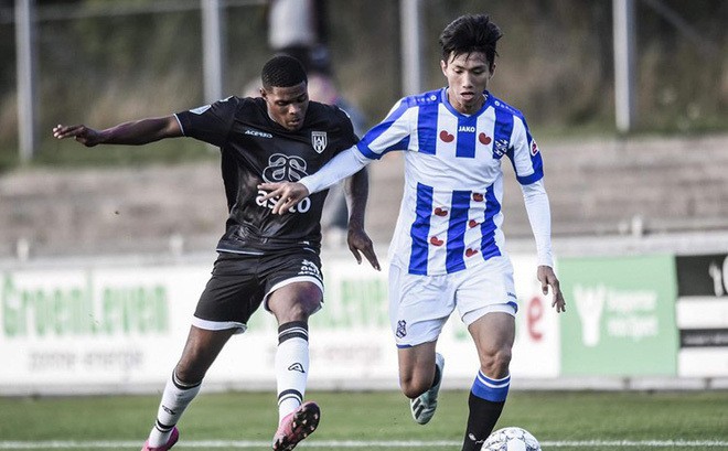 Văn Hậu tỏa sáng, đội dự bị Heerenveen hạ gọn De Graafschap Đoàn Văn Hậu tỏa sáng trong màu áo Jong Heerenveen.