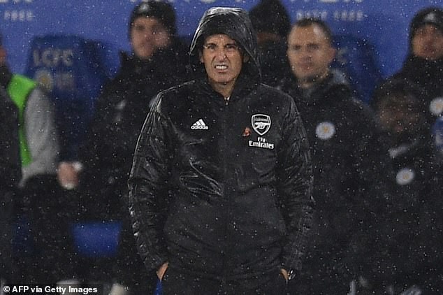 Thua bạc nhược Leicester, HLV Arsenal phát biểu 'sốc' HLV Unai Emery.