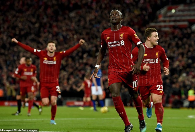 Kết quả Ngoại hạng Anh: Liverpool đại thắng, Leicester bám đuổi quyết liệt Sadio Mane tỏa sáng rực rỡ giúp Liverpool đè bẹp Everton.