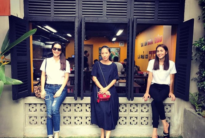 Vợ Phạm Anh Khoa rạng rỡ bên Tăng Thanh Hà sau scandal của chồng Hình ảnh mới nhất của vợ Phạm Anh Khoa sau scandal gạ tình của chồng