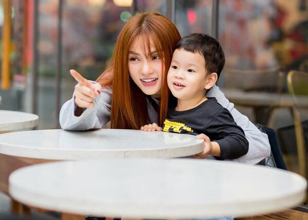 Ca sĩ Thu Thủy: Trắng tay sau ly hôn, không còn khóc được nữa Thu Thủy viết tâm thư, trắng tay sau ly hôn, phải ôm con trong bão lụt