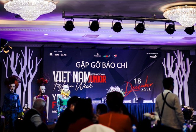 Tuần lễ thời trang trẻ em quốc tế Việt Nam hướng đến giá trị nhân văn Sân khấu buổi gặp gỡ báo chí công bố "Tuần lễ thời trang trẻ em quốc tế Việt Nam"