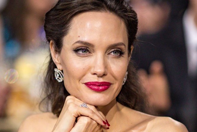 Angelina Jolie bất ngờ trở thành biên tập viên tạp chí Time nổi tiếng của Mỹ Angelina Jolie