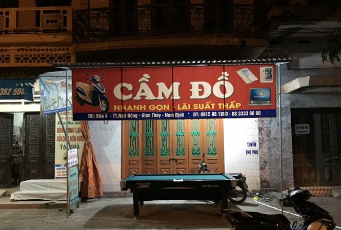 Thêm 4 đối tượng liên quan vụ giết người tại tiệm cầm đồ bị tạm giữ Hiệu cầm đồ tại Thị trấn Ngô Đồng (huyện Giao Thuỷ, nam Định), nơi xảy ra án mạng.