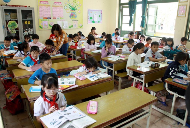 Được 'đả thông' tư tưởng, phụ huynh đưa con em trở lại trường từ tuần sau Đến chiều 29/3, hầu hết phụ huynh đã hết lo lắng và đưa con đến trường học bình thường - Ảnh: Hoàng Long