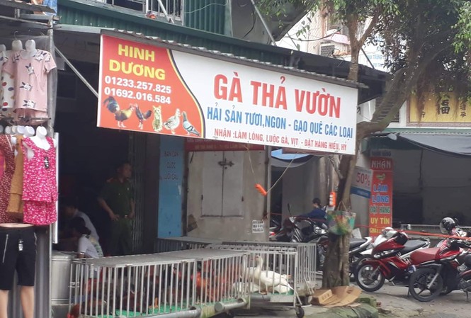 Phát hiện người đàn ông tử vong bất thường ở khu ki ốt chợ Khu vực ki ốt xảy ra vụ án mạng - Ảnh: Linh Khánh