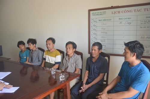 Giải cứu 6 ngư dân Thanh Hoá bị chìm tàu trên biển 6 ngư dân thanh hoá bị chìm tàu đã ổn định sức khoẻ - Ảnh: Ngọc Hệ (BĐBP Nam Định)