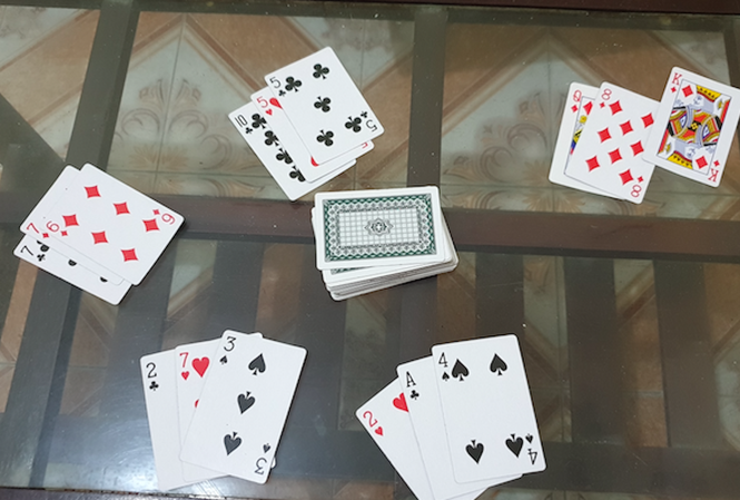 Bắt quả tang Xã đội trưởng của thành phố Nam Định đánh bạc Chỉ huy trưởng xã Nam Phong bị bắt khi đang chơi liêng ăn tiền (Ảnh minh hoạ)