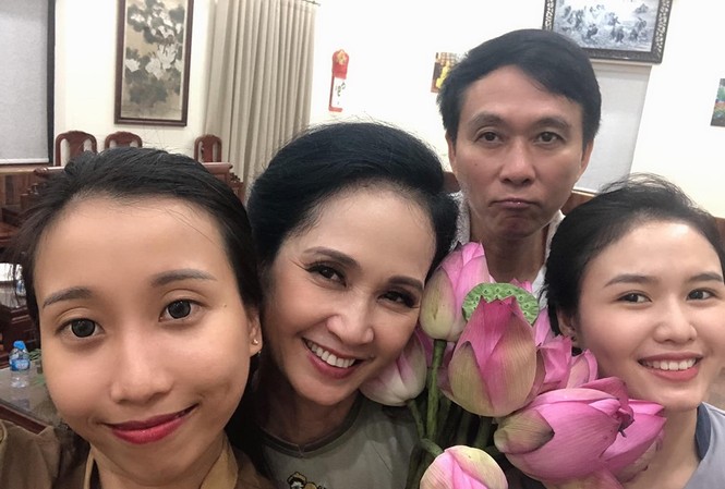 Nghệ sĩ Đỗ Kỷ tiết lộ thú vị về người bạn đời - NSND Lan Hương Nghệ sĩ Đỗ Kỷ tiết lộ thú vị về người bạn đời - NSND Lan Hương