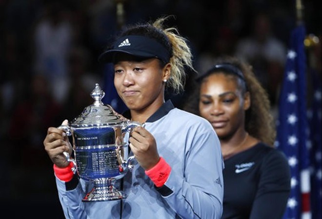 Đánh bại Serena Williams, Naomi Osaka đi vào lịch sử Naomi Osaka với danh hiệu Grand Slam đầu tiên trong sự nghiệp