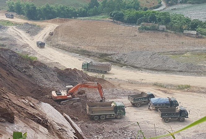Đại công trường khai thác khoáng sản hết phép ở Ninh Bình Công trường khai thác “lậu” khoáng sản ở Quang Sơn