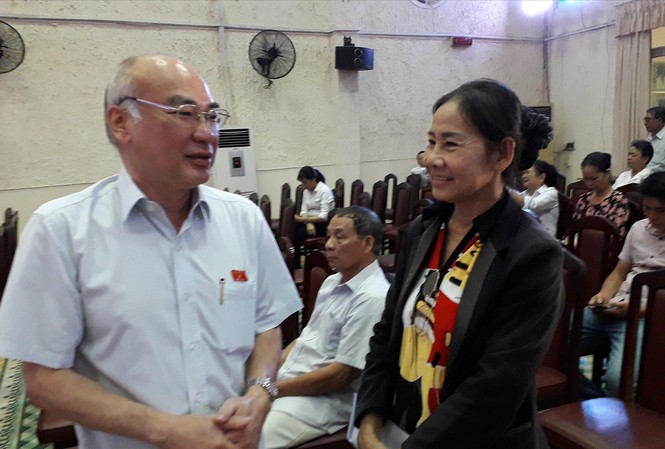 Cán bộ tha hóa, cử tri bức xúc Đại biểu Phan Nguyễn Như Khuê trò chuyện với các cử tri quận 9, TPHCM sau khi kết thúc buổi tiếp xúc