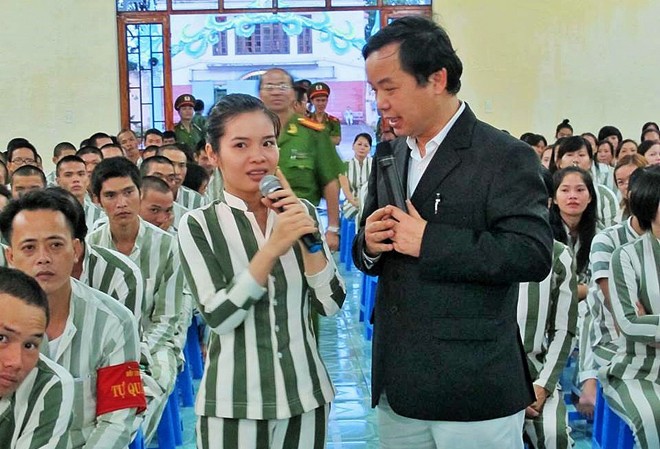 Nguyễn Văn Phước: 'Chiến binh' sách Trao sách Hạt giống tâm hồn và trò chuyện với các phạm nhân trong tù