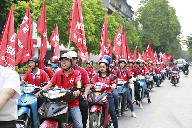 Nối dài hành trình lan tỏa sự sẻ chia Tình nguyện viên của Hội diễu hành cổ động hiến máu