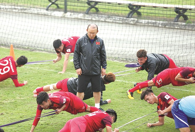 'Cơn đau đầu' của ông Park Hang Seo HLV Park Hang Seo và các học trò