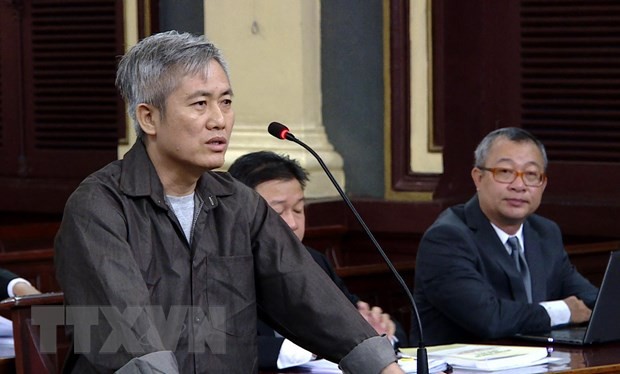 Nhóm phản động 'Liên minh dân tộc Việt Nam' bị phạt gần 60 năm tù Trong ảnh: Bị cáo Lưu Văn Vịnh, kẻ chủ mưu thành lập tổ chức “Liên minh dân tộc Việt Nam,” tại phiên tòa. (Ảnh: Thành Chung/TTXVN)