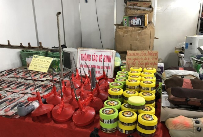 Vì sao phải xử lý Ban tổ chức Festival văn hóa Hoàng thành Ngoài 10 triệu tiền phạt liên quan đến băng rôn, đơn vị tổ chức bị phạt thêm 50 triệu vì để lọt bốn ngành hàng không đúng đăng ký. Ảnh: NGUYÊN KHÁNH
