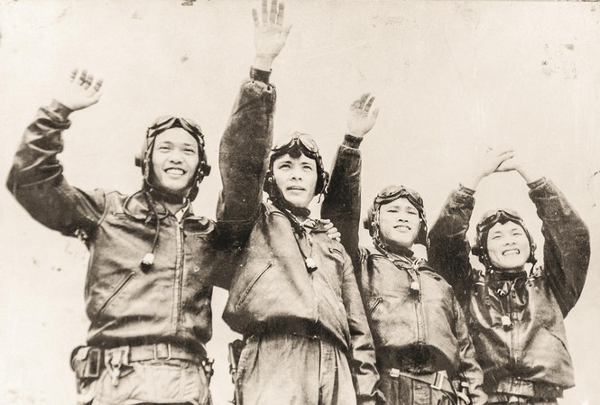 Chuyện chép ngoài vùng trời Biên đội lịch sử Lan - Túc - Quỳ - Phương (từ trái sang phải). Ảnh: TL