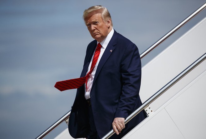 Bê bối của ông Trump thổi bùng tranh luận về giới hạn Bê bối của ông Trump thổi bùng tranh luận về giới hạn