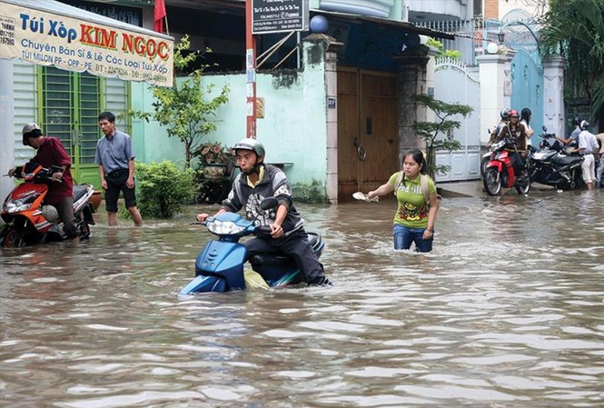 Giải pháp tổng thể mới giúp Sài Gòn giảm ngập Ngập nặng do triều cường khiến đời sống người dân TPHCM bị đảo lộn trong mấy ngày qua